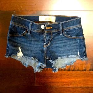 Hollister denim low rise shorts, size 0 (24)